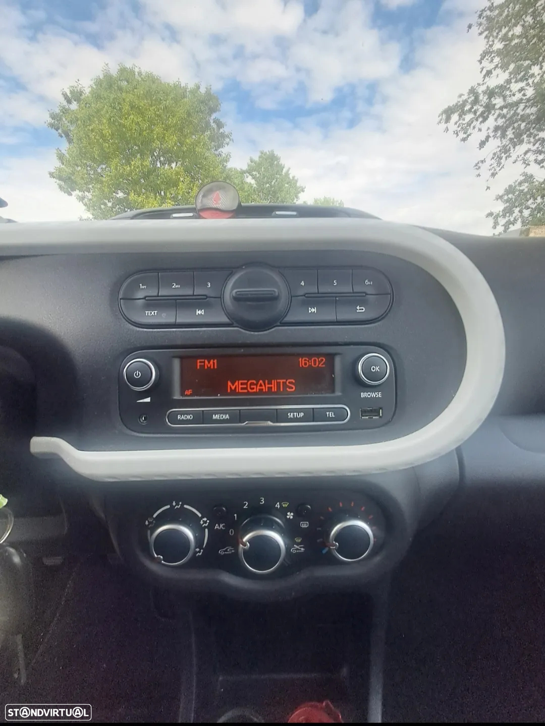 Renault Twingo SCe 75 Signature - 10