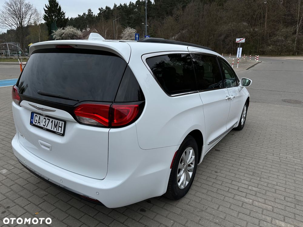 Chrysler Pacifica - 9