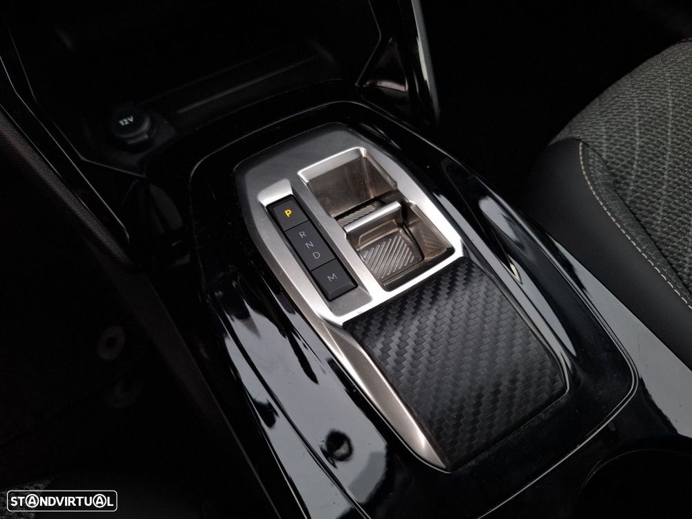 Peugeot 208 1.2 Hybrid Allure e-DCS6 - 18