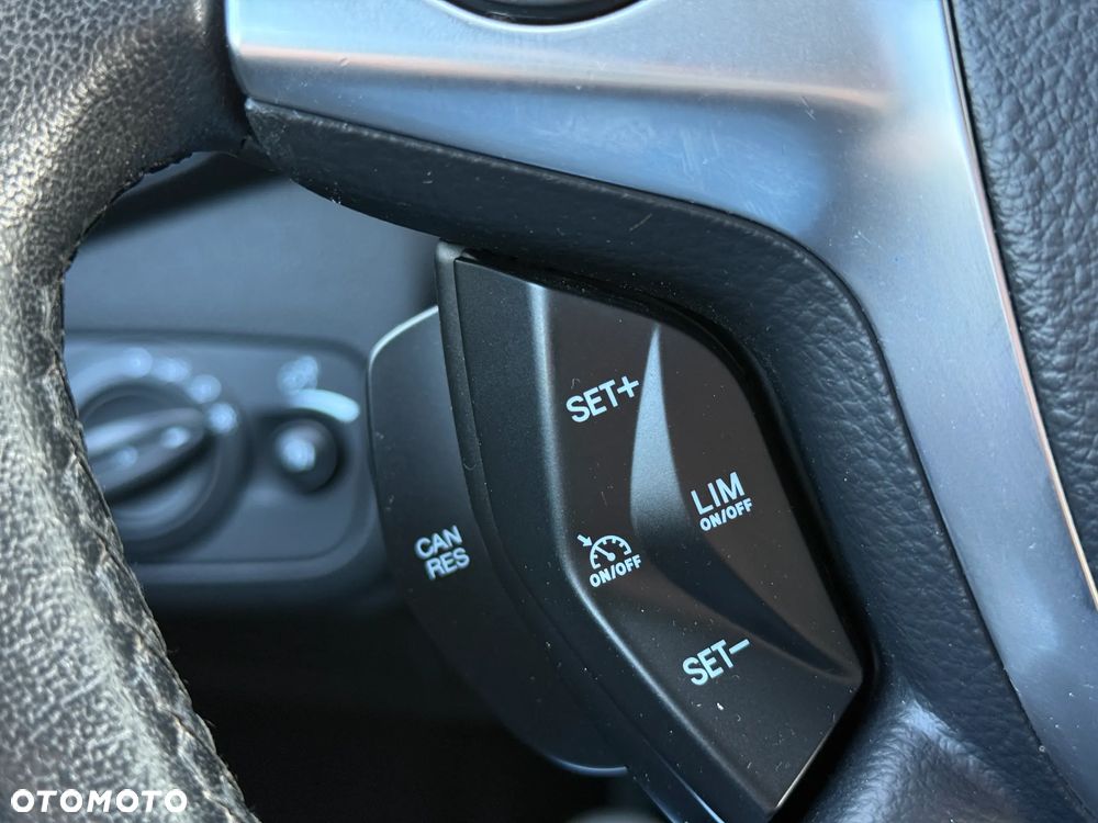 Ford Kuga - 33