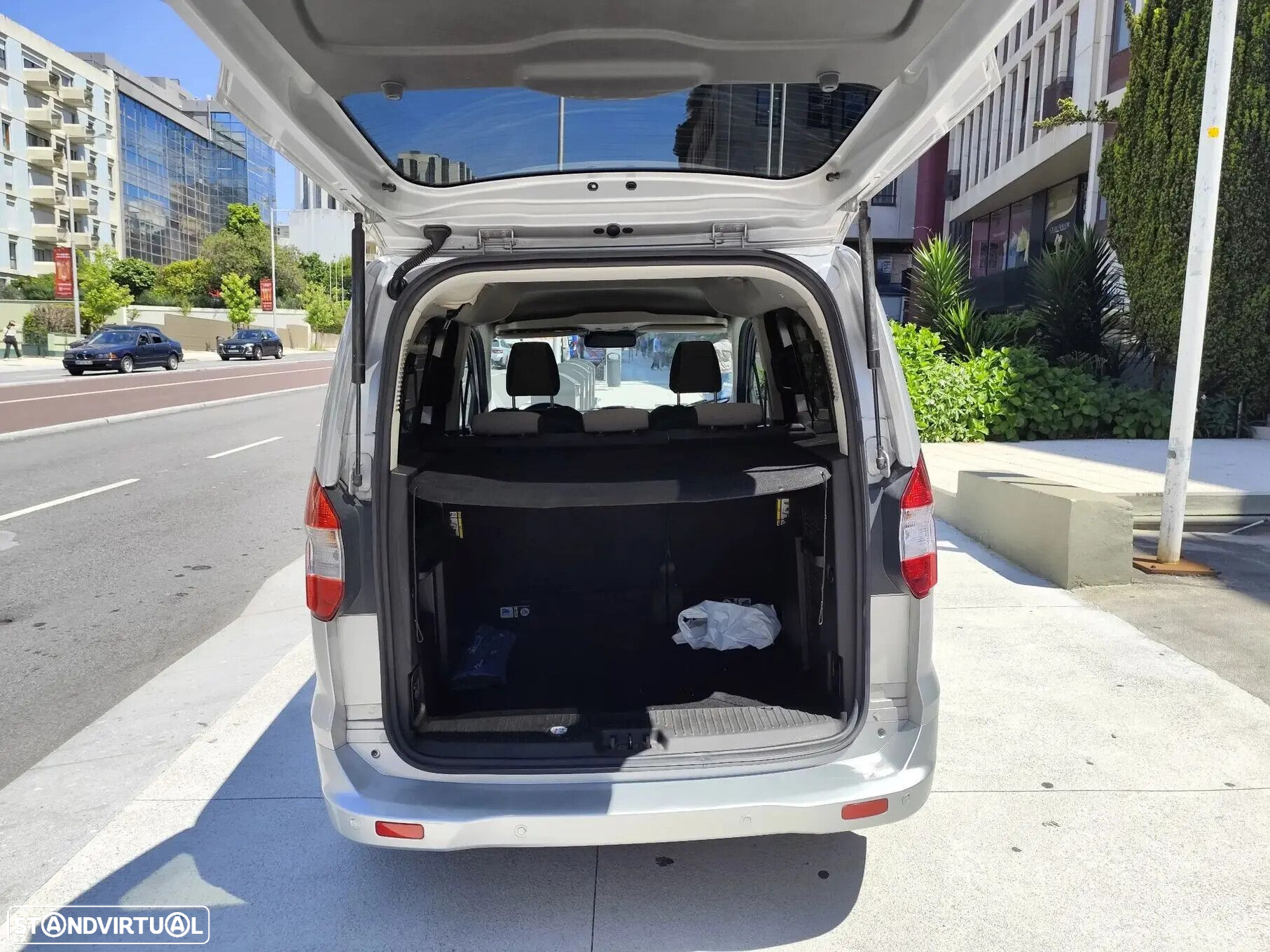 Ford Tourneo Courier 1.0 EcoBoost Titanium - 12