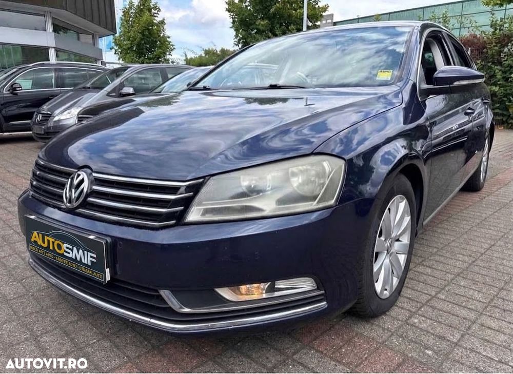 Volkswagen Passat - 1