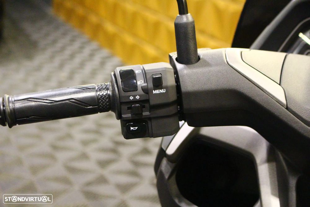 Yamaha NMAX Black Edition - 14