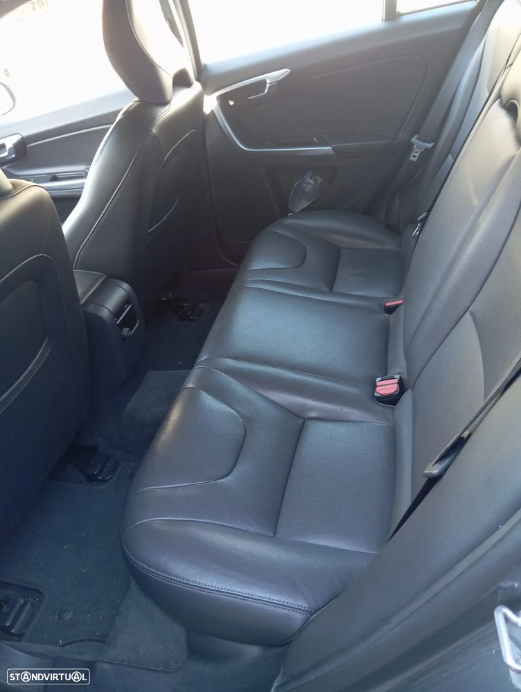 Volvo V60 D6 Plug-In-Hybrid AWD Geartronic Momentum - 5