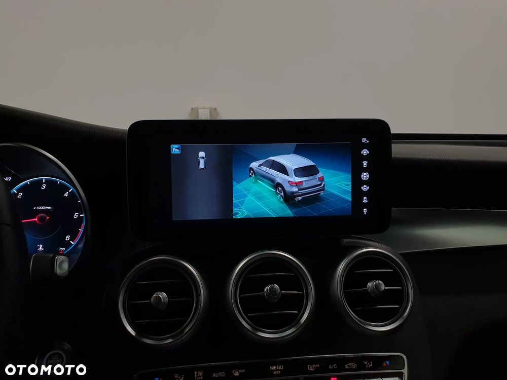 Mercedes-Benz GLC 300 d 4Matic 9G-TRONIC AMG Line Plus - 24