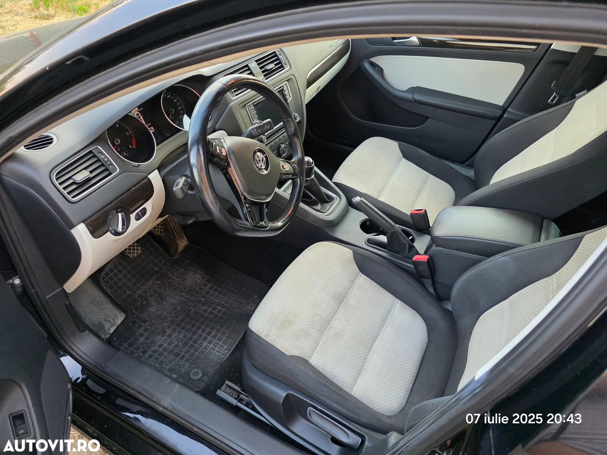 Volkswagen Jetta 2.0 TDI Comfortline - 11