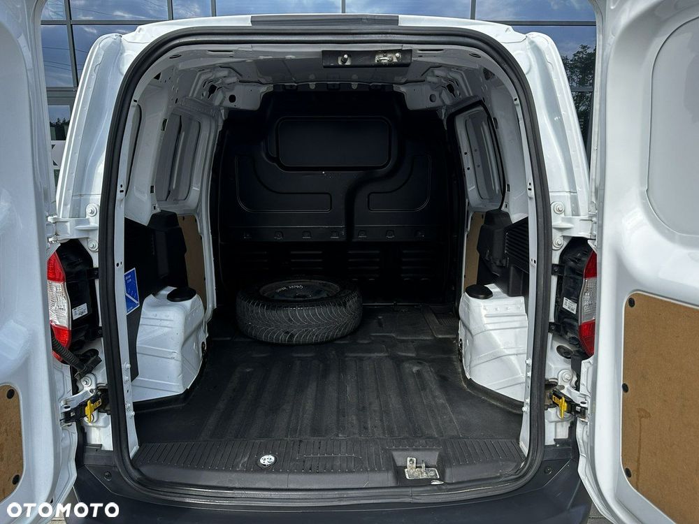 Ford Transit Courier - 21