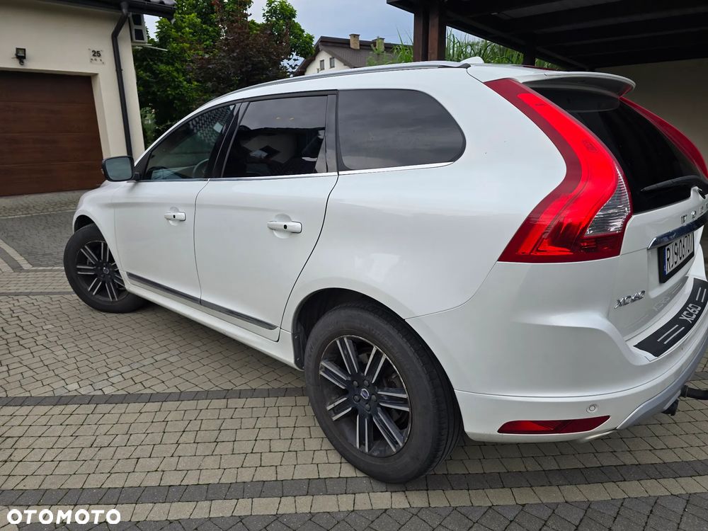 Volvo XC 60 T5 AWD Drive-E Momentum - 4
