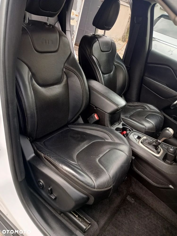 Jeep Cherokee - 28