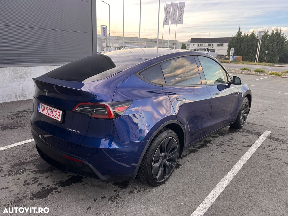 Tesla Model Y - 3