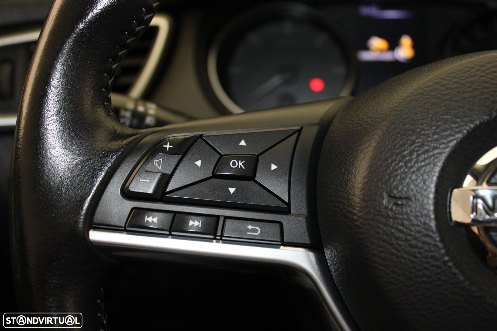 Nissan Qashqai 1.5 dCi N-Connecta - 6