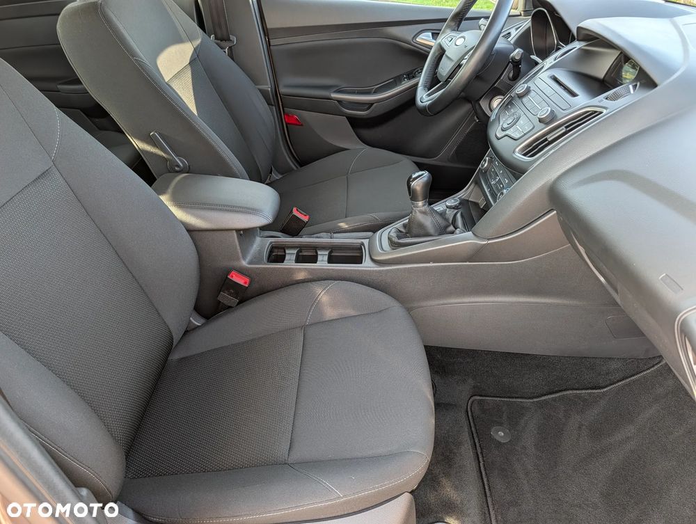 Ford Focus 1.6 Trend - 18