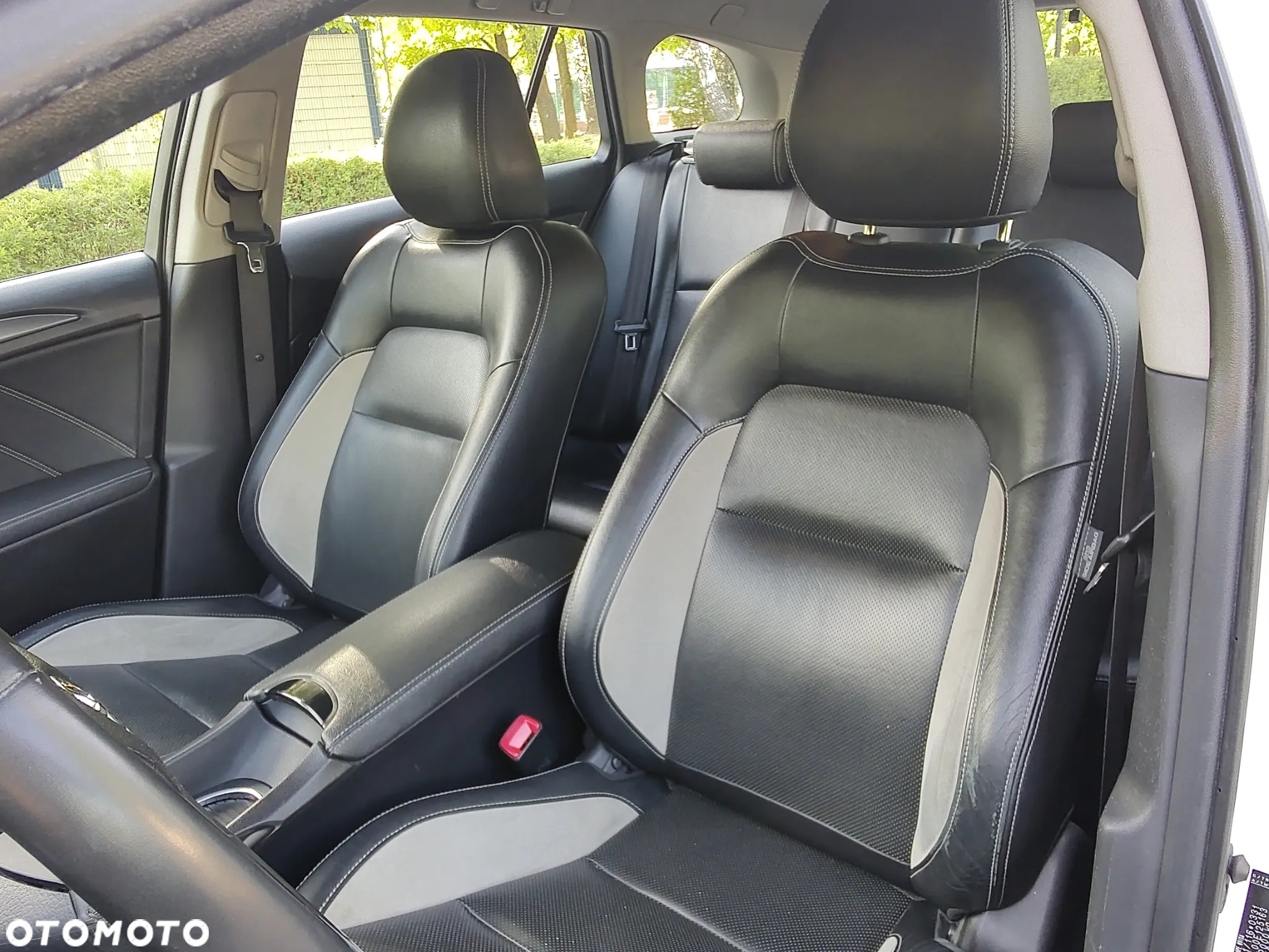 Toyota Avensis 1.8 Premium - 12