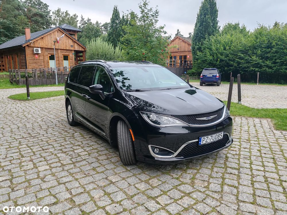 Chrysler Pacifica - 8