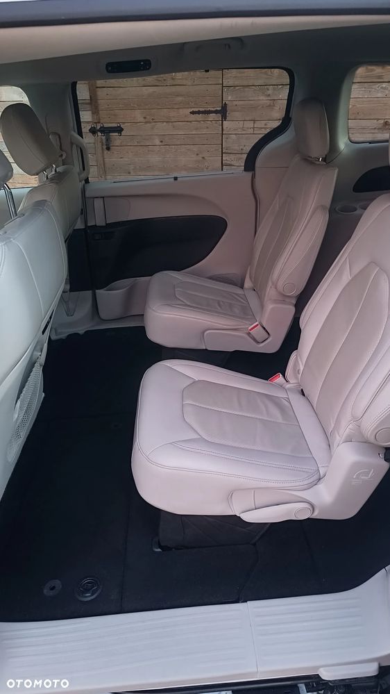 Chrysler Pacifica - 34