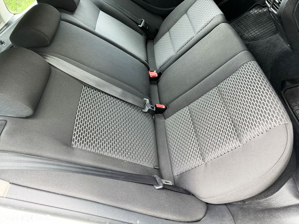 Volkswagen Golf 1.6 TDI DPF BlueMotion - 34