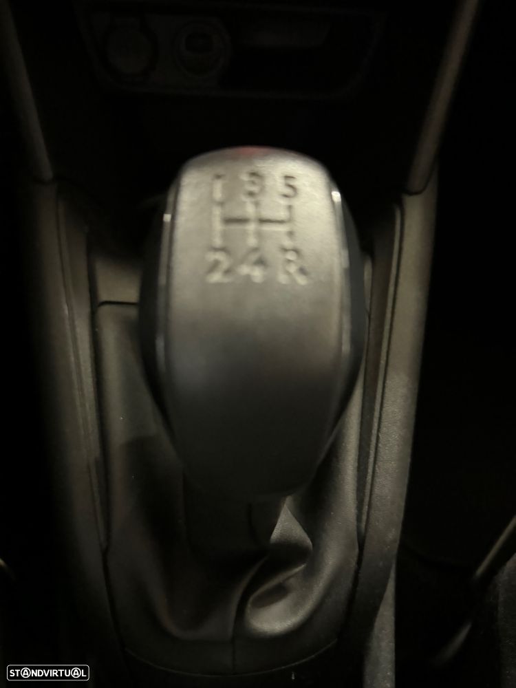 Peugeot 208 - 24