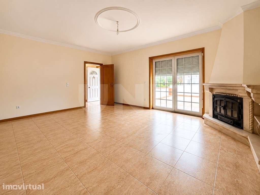 Moradia T3+1 Renovada c/ Garagem 6+ Carros | Terreno 1.080 m2 - Canedo - Grande imagem: 3/28
