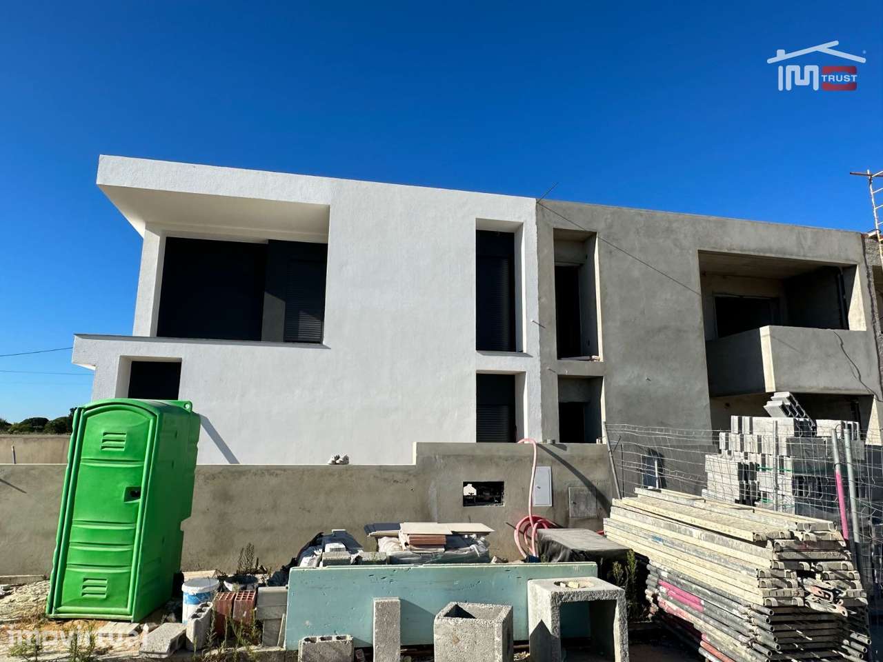 Moradia Nova T3, 2 Pisos, Logradouro, 2 Suites, Coz. Equipada, 3 WC... - Grande imagem: 5/40
