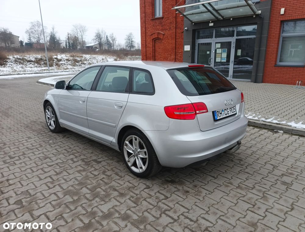 Audi A3 Sportback 1.6 TDI DPF Attraction - 3