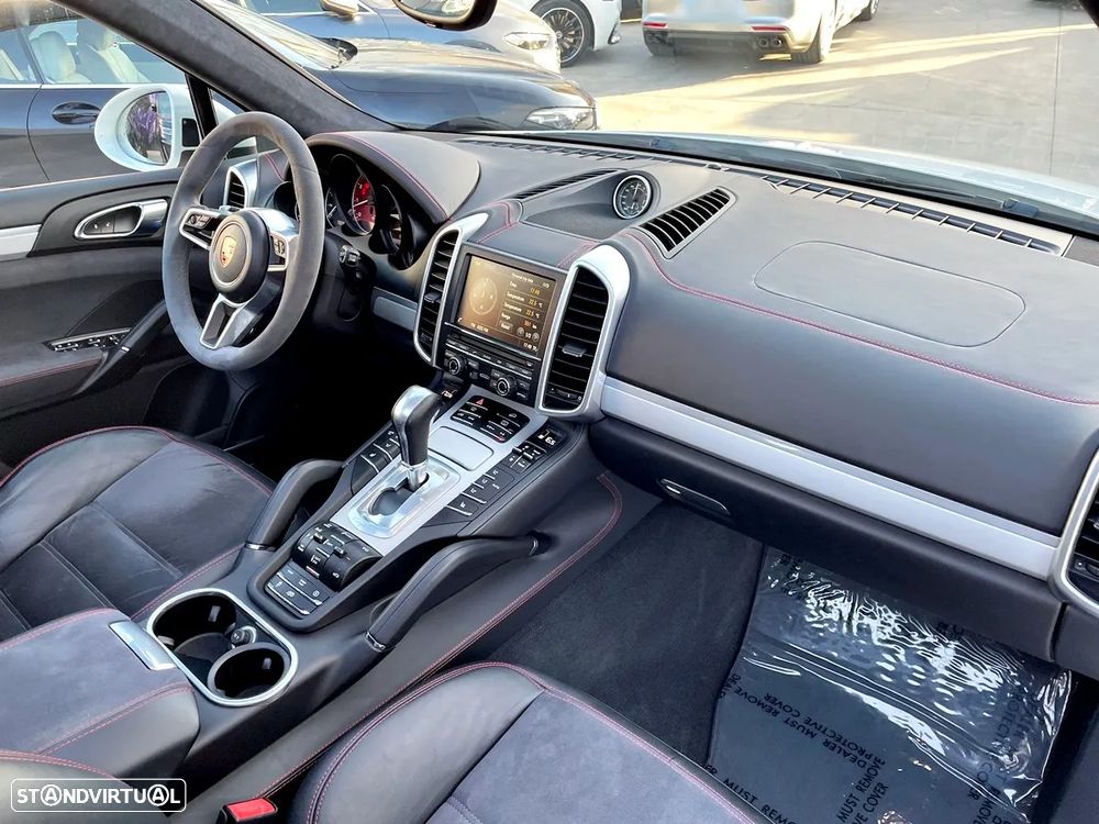 Porsche Cayenne GTS - 49