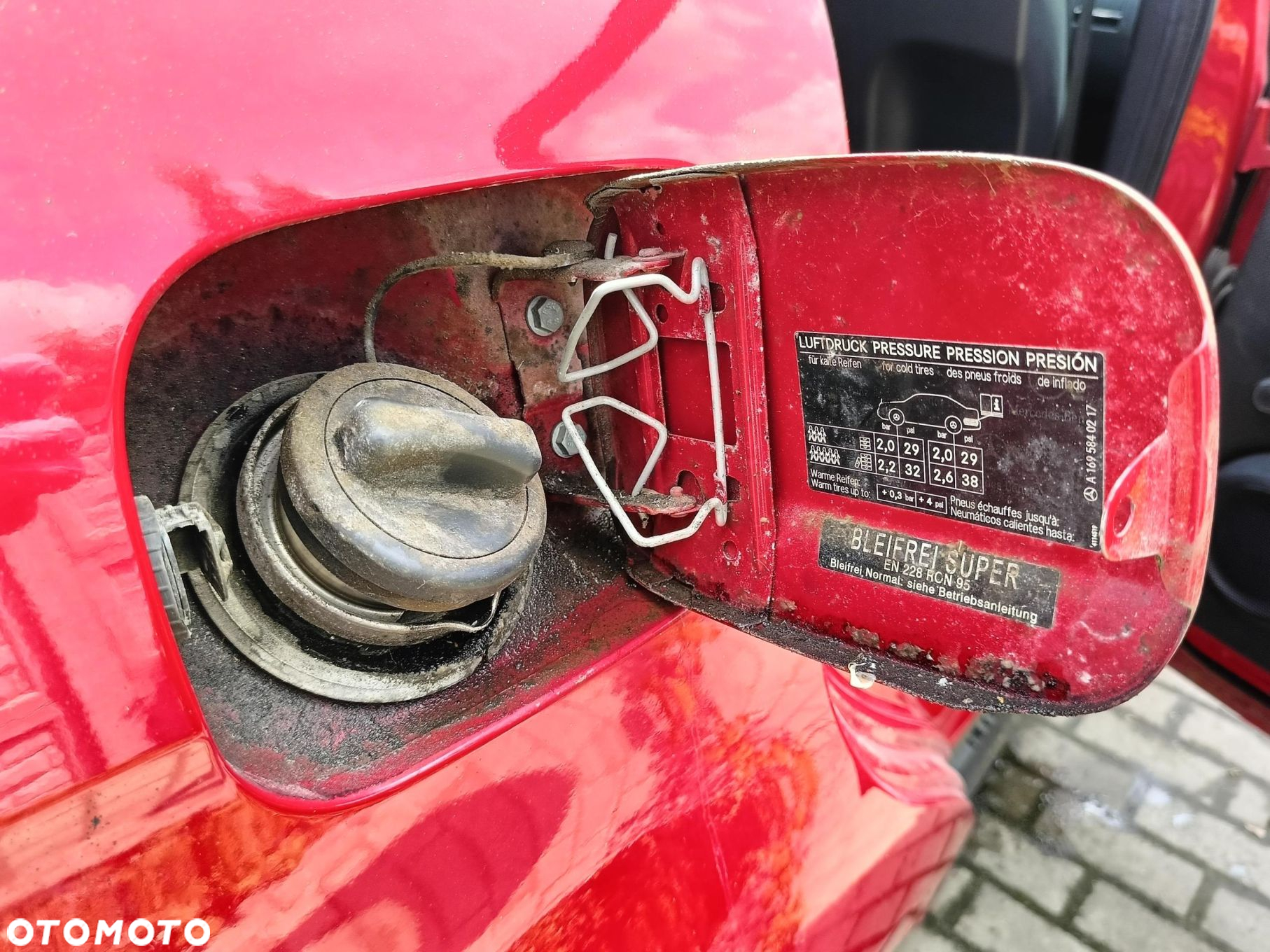 MERC AKLASA A-KLASA W169 04-12 KLAPKA WLEWU PALIWA kod lakieru 589 - 3