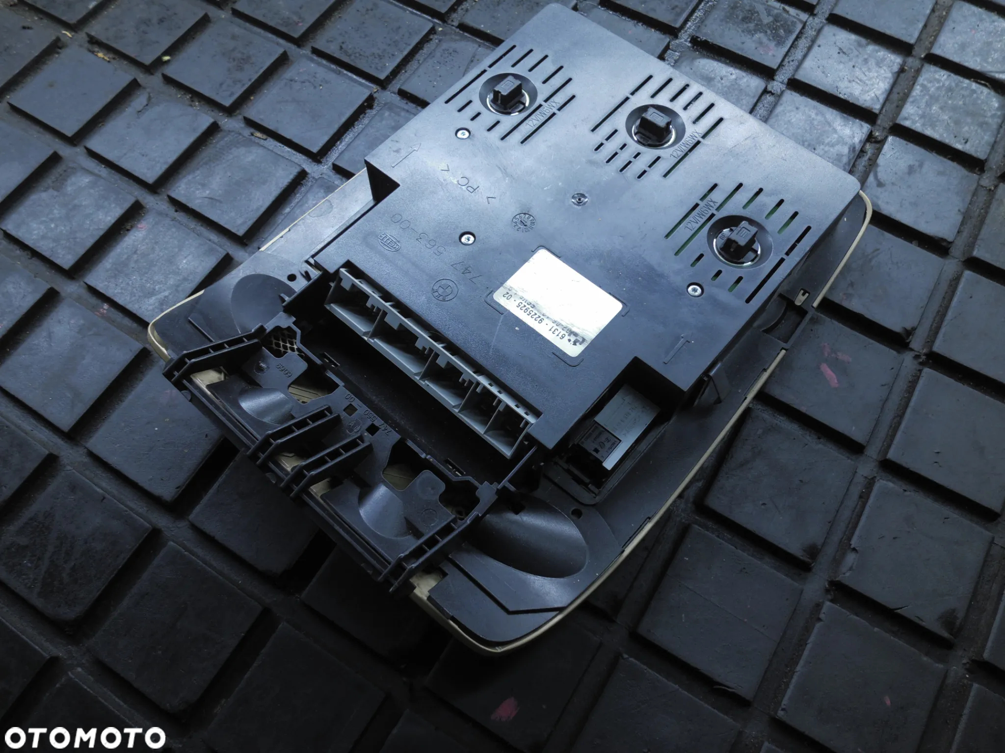 BMW E70 E71 X6 LAMPKA WNĘTRZA PODSUFITKI 9225925 - 2