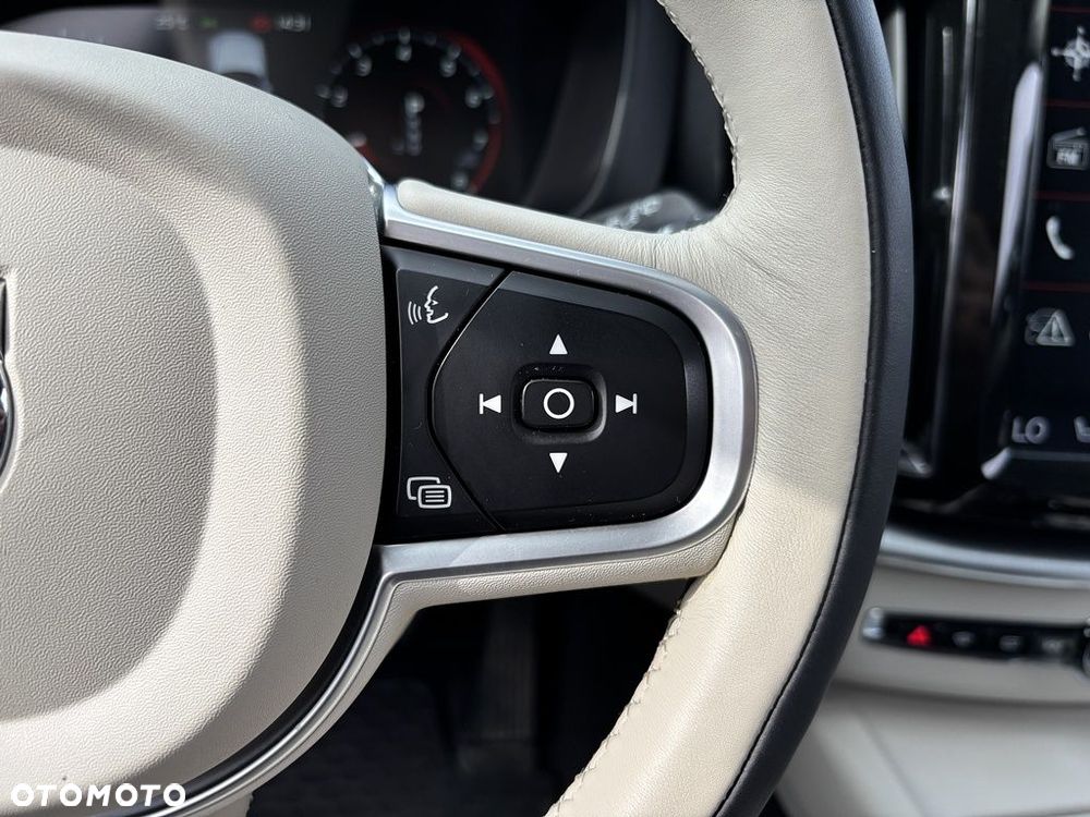 Volvo XC 60 T5 AWD Momentum Pro - 10