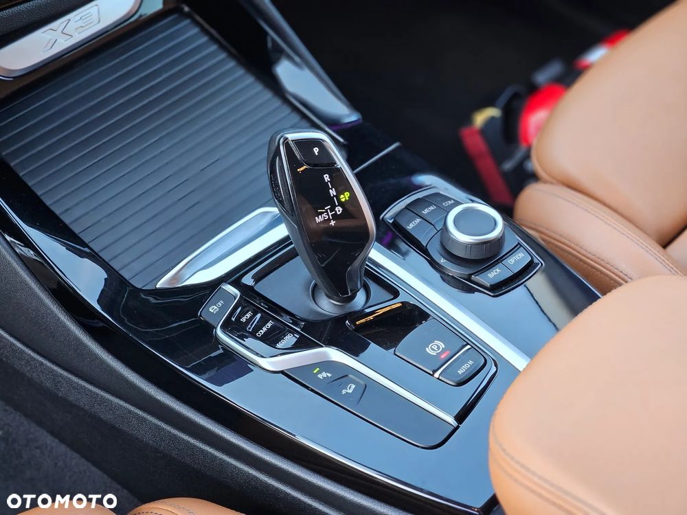 BMW X3 xDrive20d Luxury Line - 24