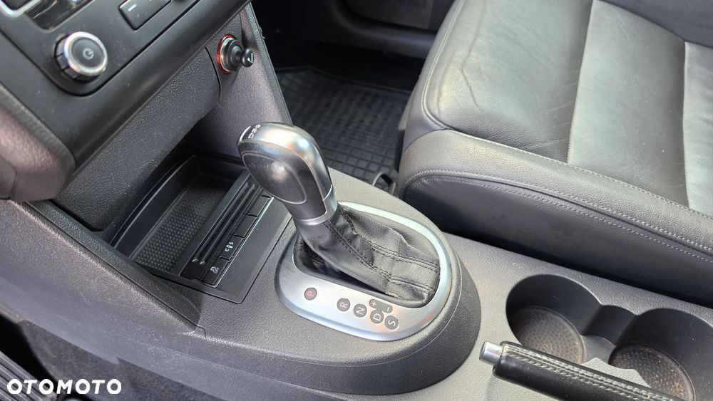 Volkswagen Touran 2.0 TDI DPF DSG Comfortline - 16