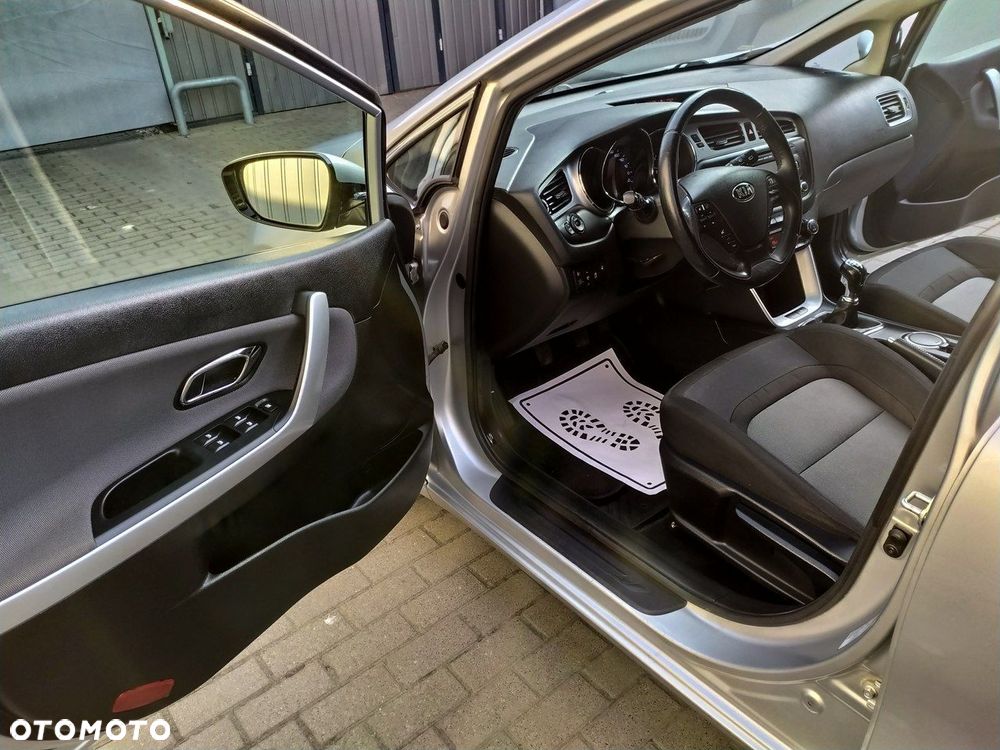 Kia Ceed 1.6 GDI ISG Dream-Team Edition - 13