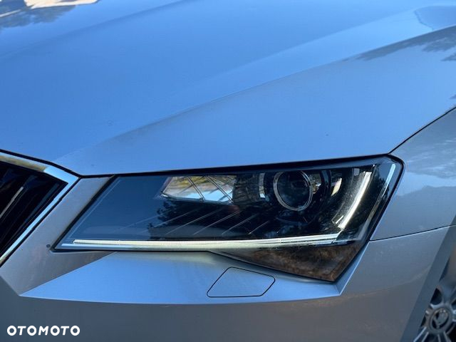 Skoda Superb 2.0 TDI DSG Premium Edition - 14