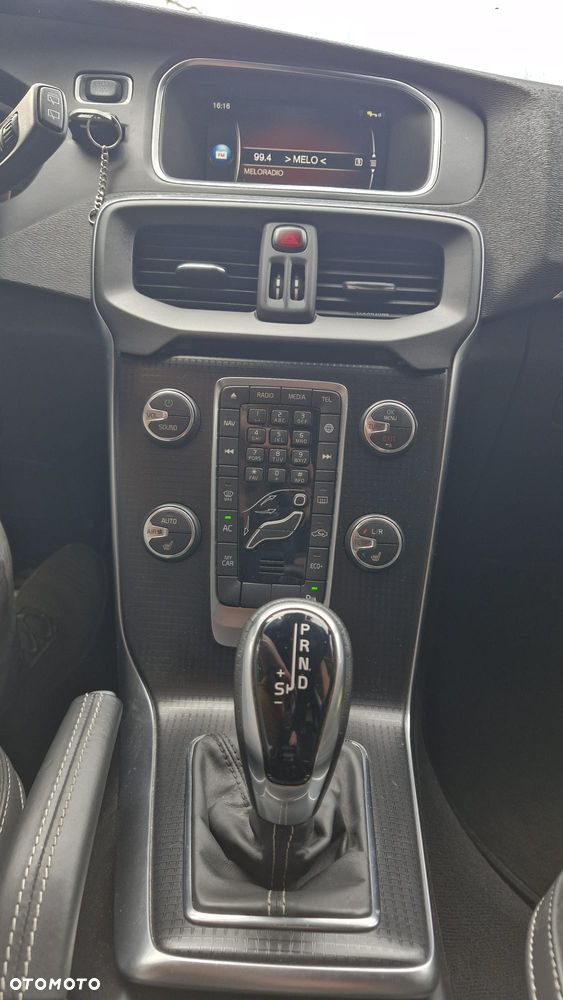 Volvo V40 D3 Drive-E R-Design Momentum - 17