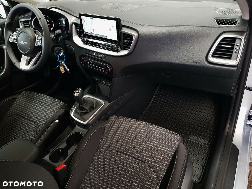Kia Ceed - 27