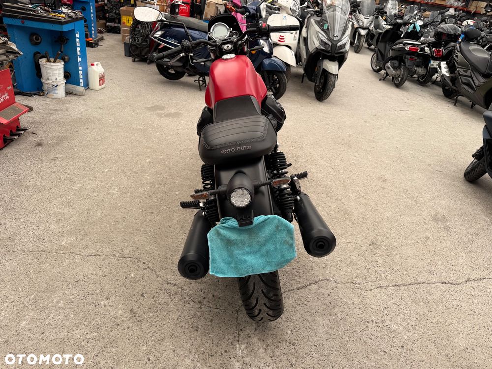 Moto Guzzi V85 - 6
