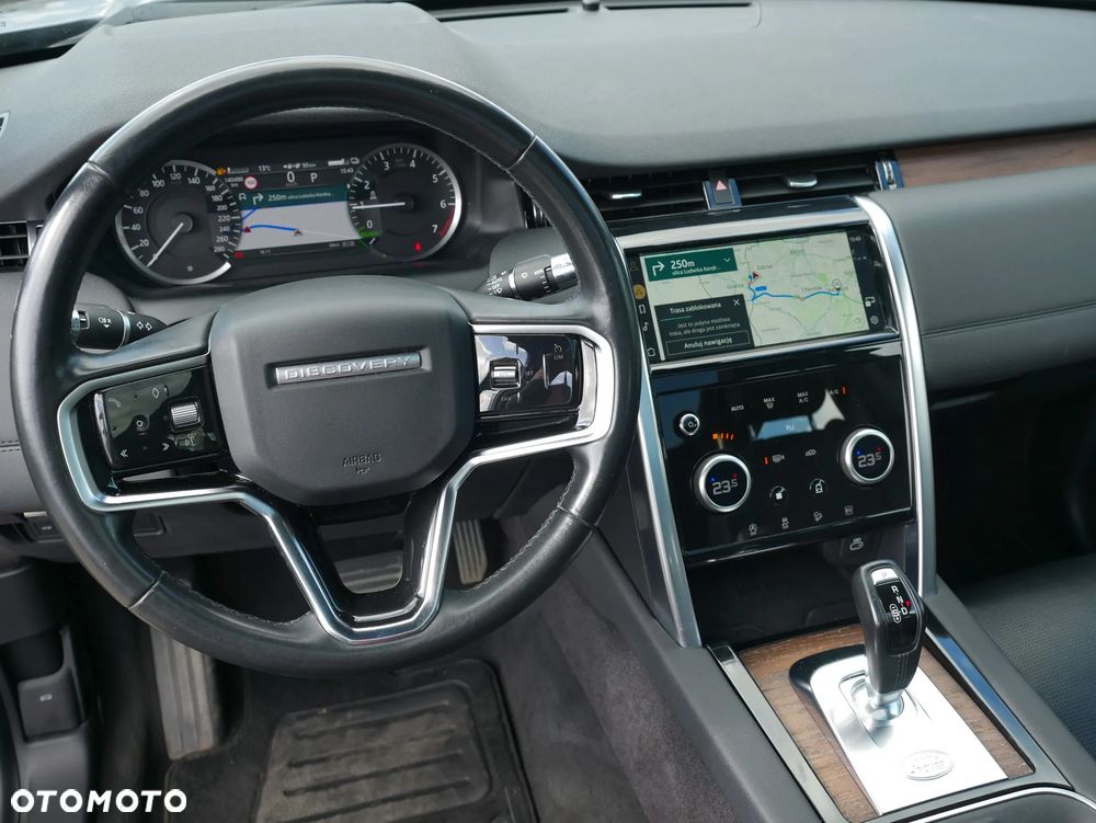 Land Rover Discovery Sport P300e SE - 16