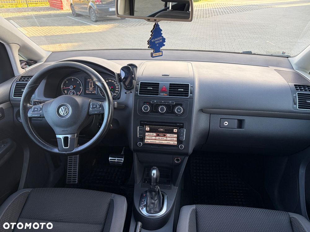 Volkswagen Touran - 17