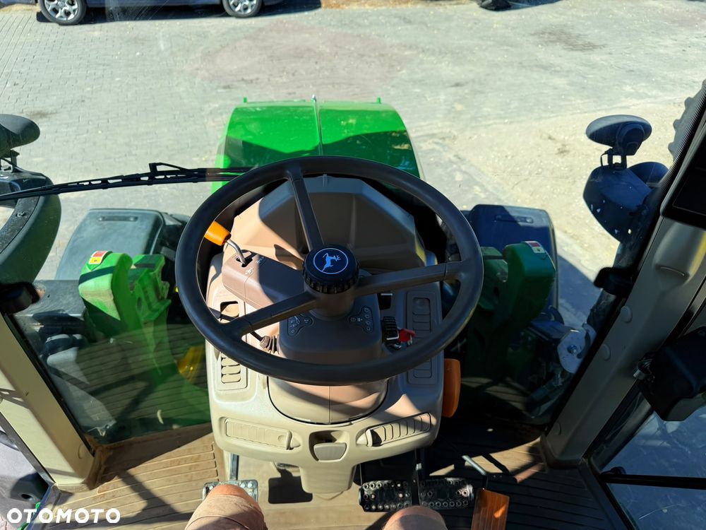 John Deere 6090M - 17