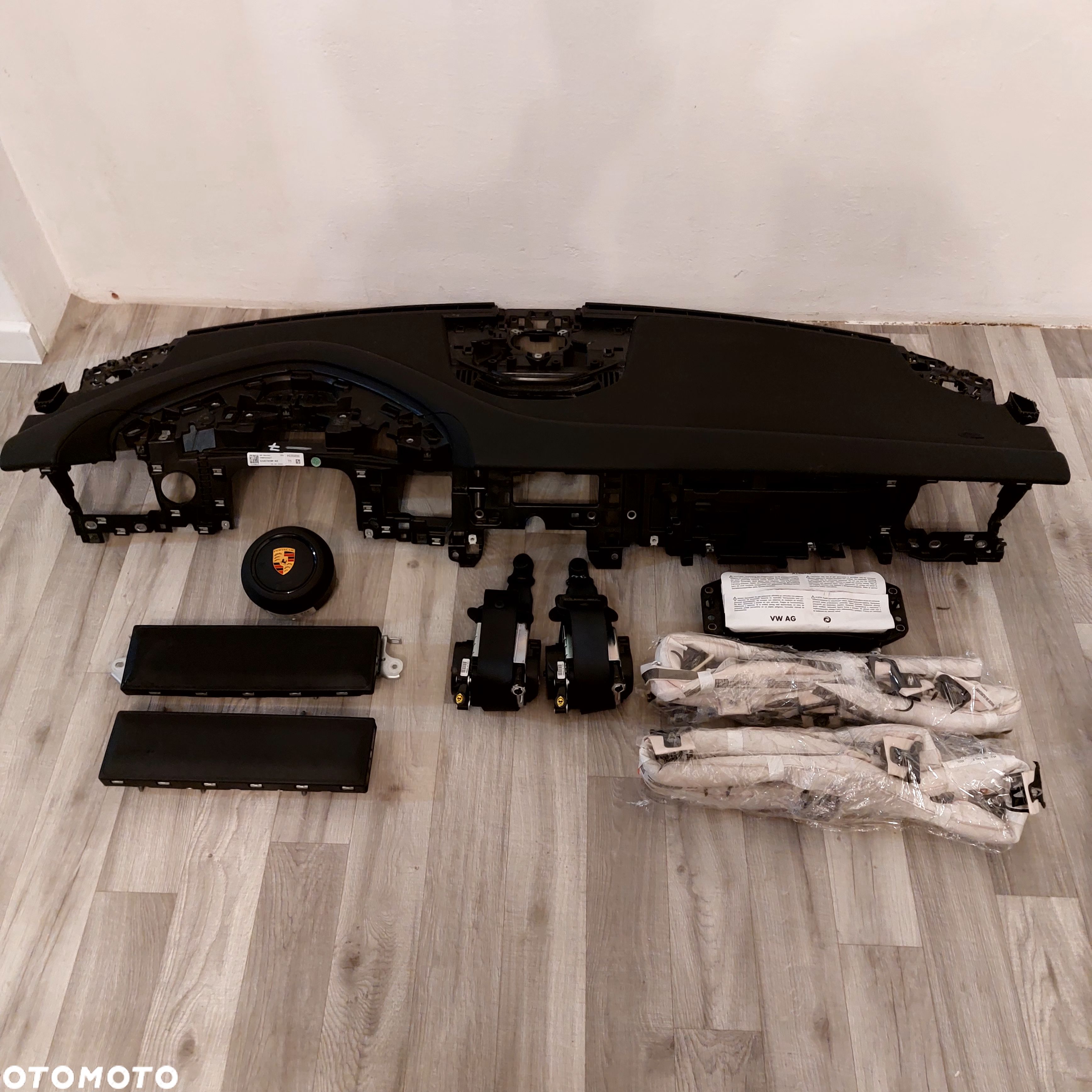 Taycan Porsche AIR BAG KOMPLET DESKA  KONSOLA KOKPIT - 1
