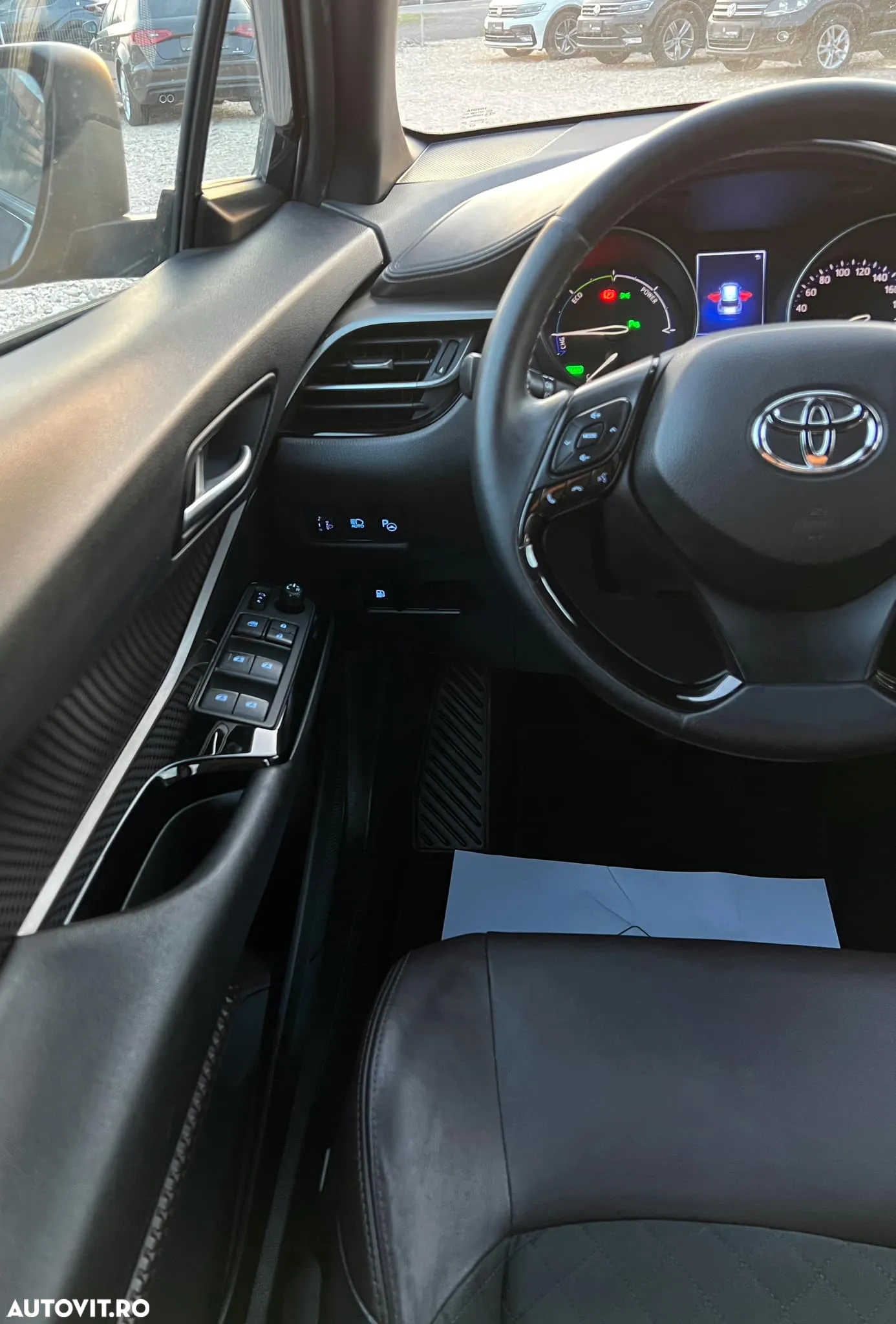 Toyota C-HR Hybrid Lounge - 26