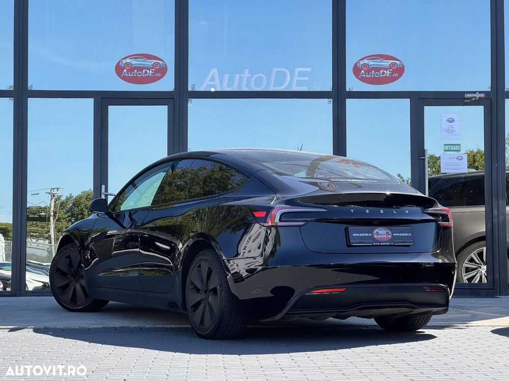 Tesla Model 3 - 4