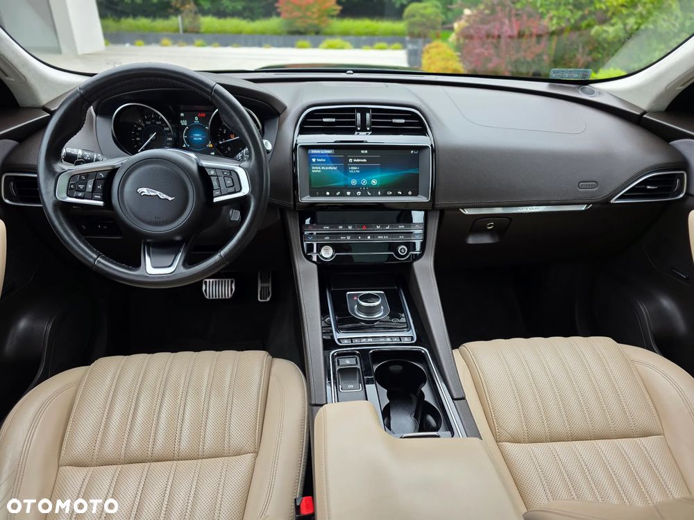 Jaguar F-Pace P250 AWD R-Dynamic Black - 18