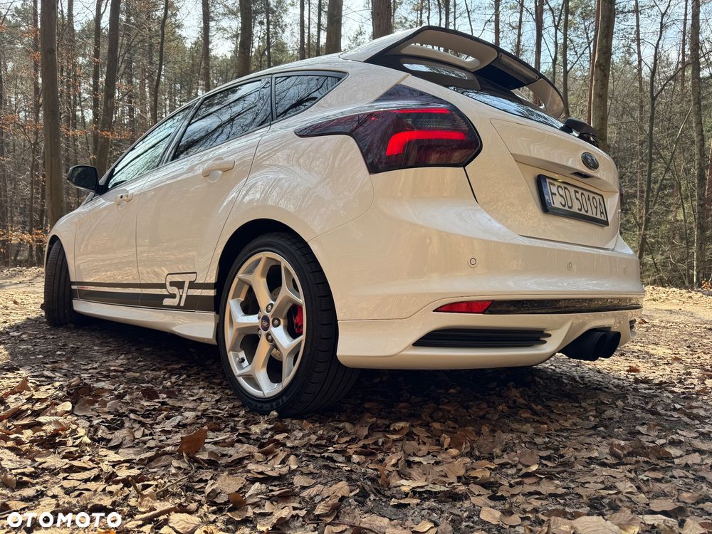 Ford Focus 2.0 EcoBoost ST mit Leder-Sport-Paket - 33