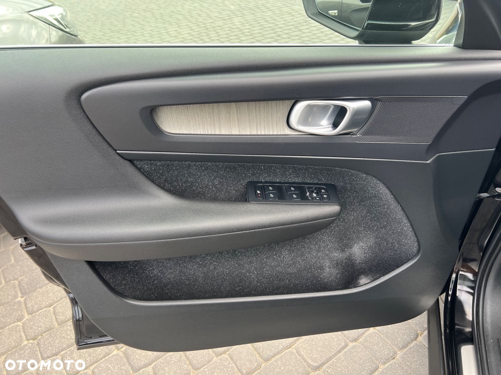 Volvo XC 40 D3 AWD Momentum Pro - 15