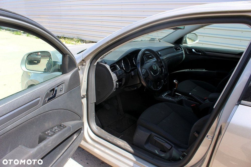 Skoda Superb 3T 2011 1.6TDI CAYC Liftback (MASKA, ZDERZAK, LAMPA, BŁOTNIK, DRZWI, SZYBA, FOTEL) - 7
