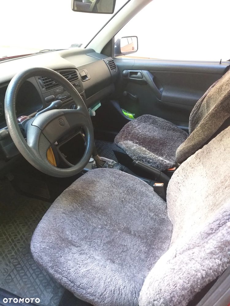 Volkswagen Golf - 10