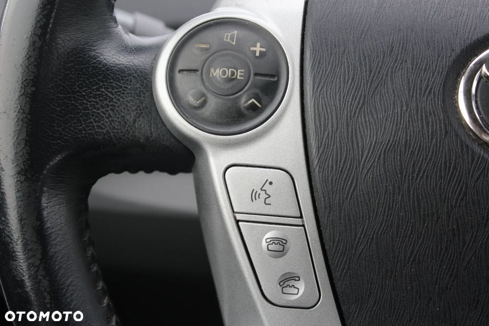 Toyota Prius (Hybrid) Executive - 16