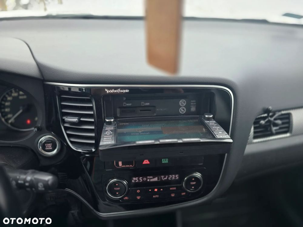 Mitsubishi Outlander 2.0 Instyle + 4WD CVT - 15