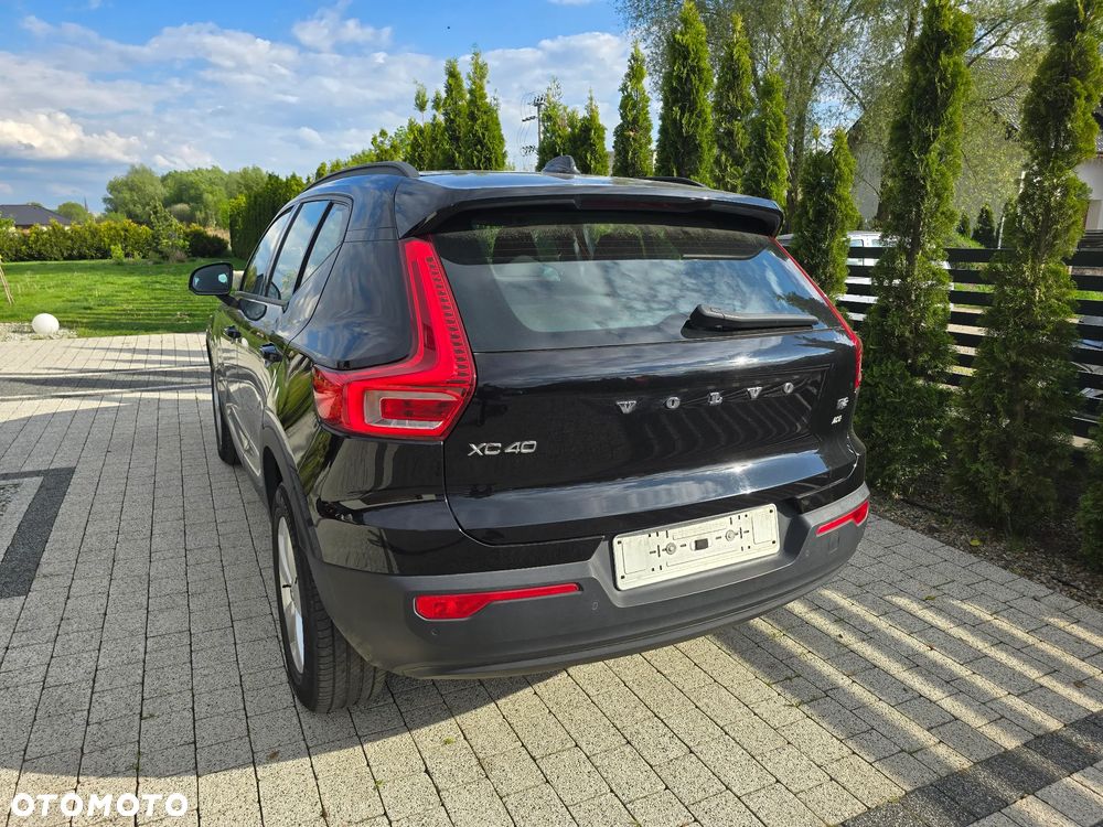 Volvo XC 40 T2 Momentum Pro - 4
