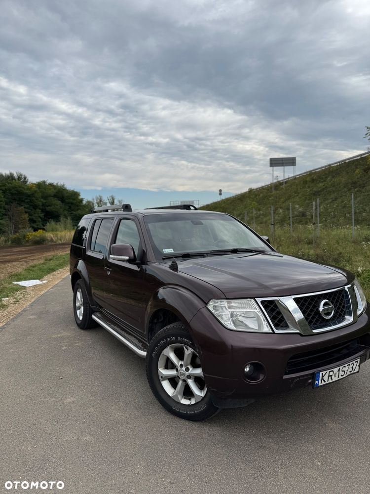Nissan Pathfinder 2.5 D SE - 1